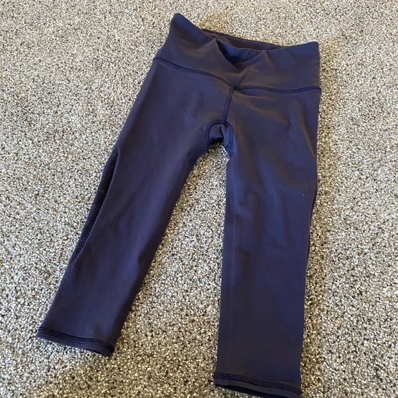 Lululemon mesh leggings. Size 2 - Picture 4 of 6